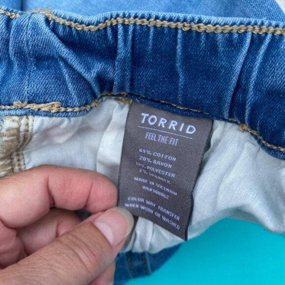 Torrid Jeans Short - Picture 2 of 4